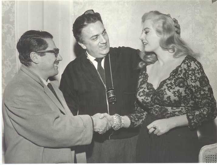 Federico Fellini con Ennio Flaiano e Anita Ekberg