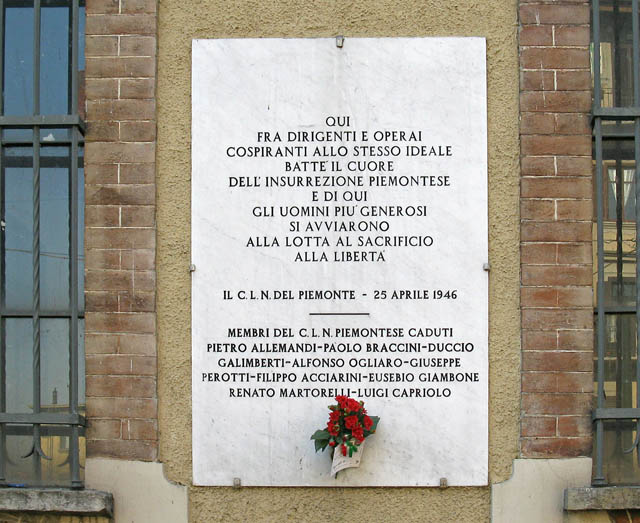 La lapide del CLN presso le ex Concerie Fiorio, via S. Donato angolo via Durandi, borgo San Donato (archivio Circ4 2009)