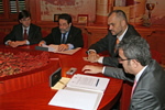 La firma del documento. Da sinistra, l’assessore Dell’Utri, il presidente Castronovo, il sindaco Rama e il presidente Dervishaj