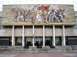Il Museo nazionale di Storia in piazza Skanderbeg