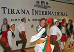 Nell’intervallo della conferenza, balli in costumi tipici regionali dell’Albania, in onore della delegazione italiana 1