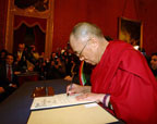 Dalai Lama - firma libro d'oro