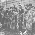 Immagine di bambini in un campo di Concentramento