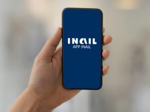 Immagine di un cellulare collegato alla Home Inail