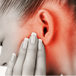 Foto che evidenzia la zona dell'orecchio infiammata