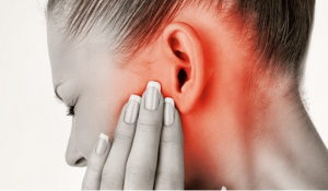 Foto che evidenzia la zona dell'orecchio infiammata 