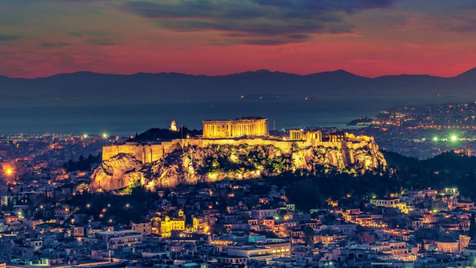 Panorama notturno su Atene e l'Acropoli