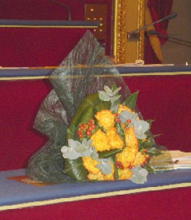 il mazzo di fiori sul banco del Consiglio comunale che fu di Baldassarre Furnari